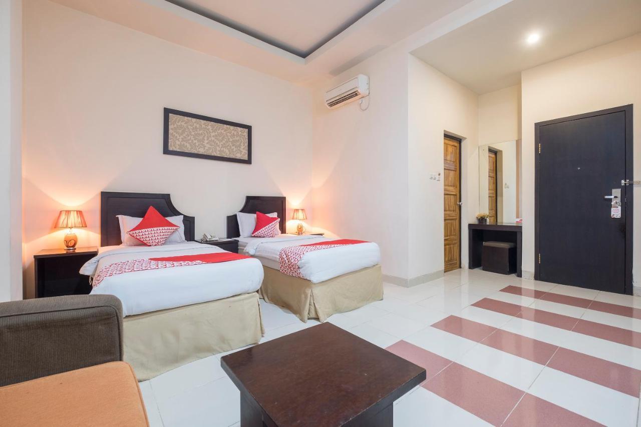 Oyo 424 Asia Hotel Makasar Exteriér fotografie