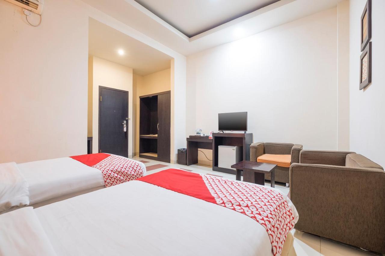 Oyo 424 Asia Hotel Makasar Exteriér fotografie